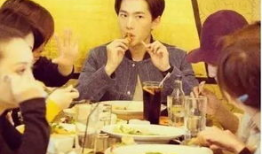 娱乐圈吃瓜打牌是谁呀,揭秘“吃瓜打牌”背后的神秘人物